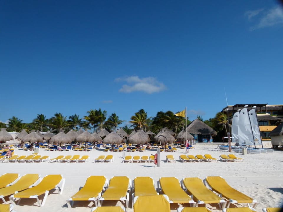 Noch leerer Strand um 9.00 Uhr Iberostar Waves Quetzal