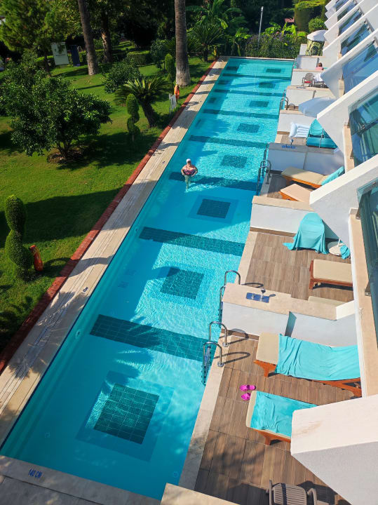 Pool Side Star Elegance