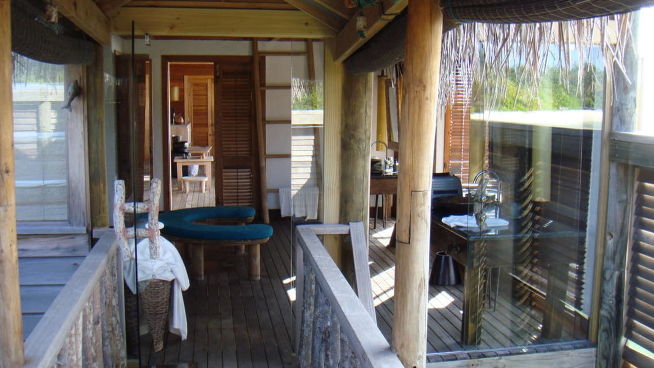 Von der Dusche zum Bad Gili Lankanfushi Resort