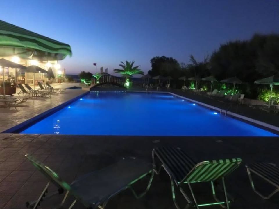 Der Pool am Abend Hotel Kathrin Beach