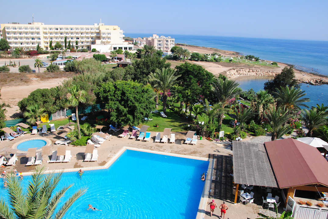 Basen - widok z pokoju Crystal Springs Beach Hotel