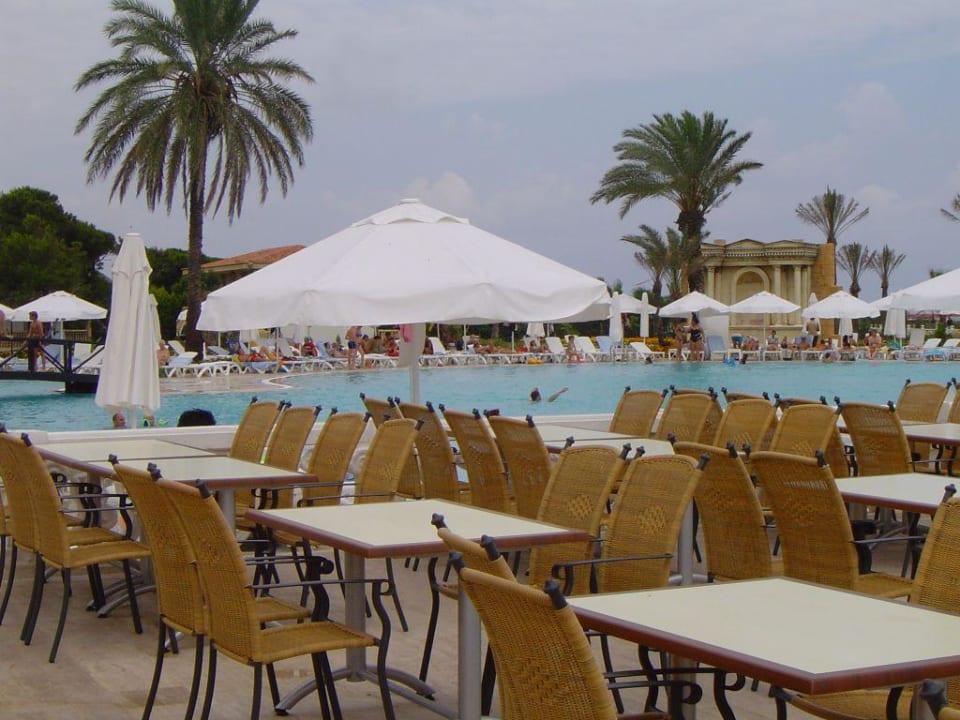 Restaurant-Sitzplätze neben Pool Selectum Noa Belek