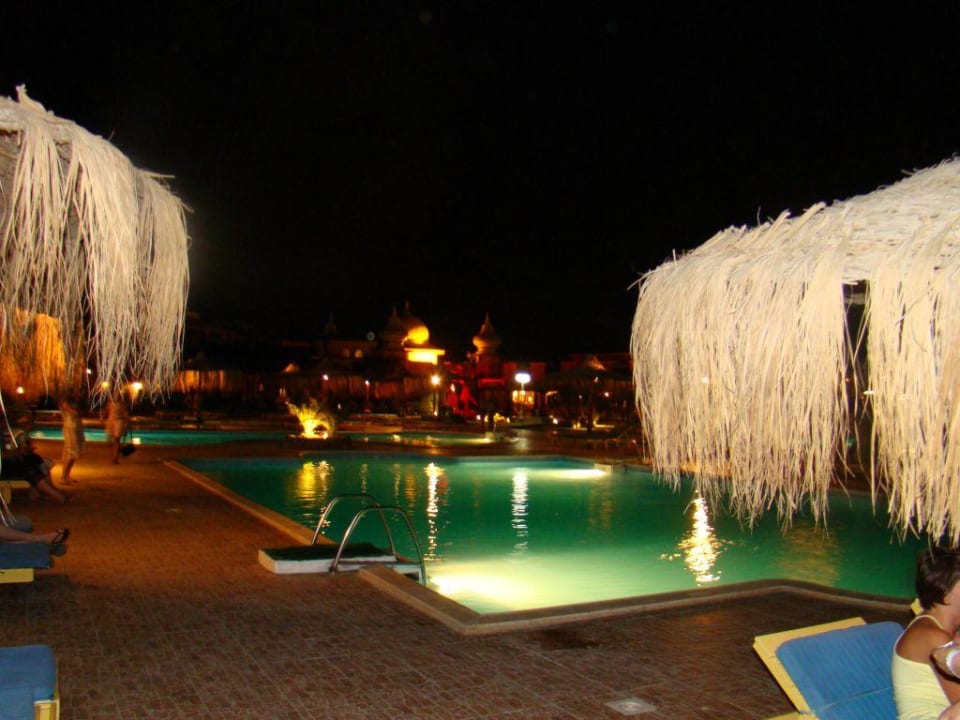 Baseny nocą Pickalbatros Aqua Park Resort - Hurghada