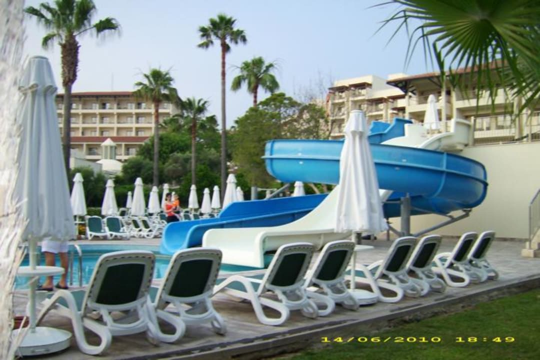 Rutsche am Pool. Barut Hemera