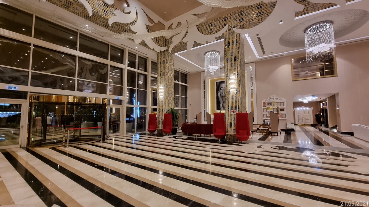 Lobby Azura Deluxe Resort & Spa Hotel