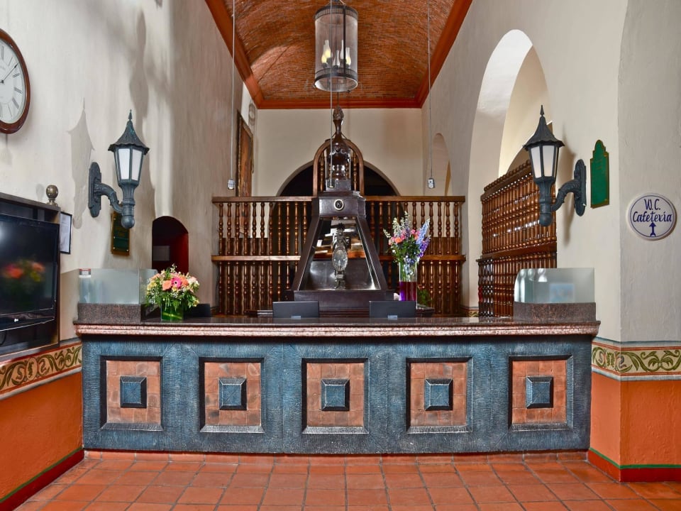 Lobby, recepción Hotel Mision Juriquilla