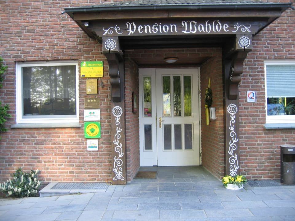 Eingang zur Pension Land-gut-Hotel Café Wahlde