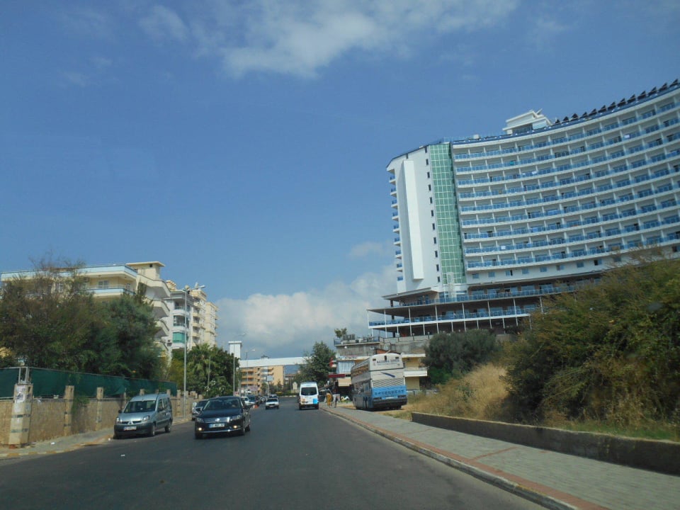 Das Hotel von der Seitenansicht vom Dim Cay kommen Diamond Hill Resort Hotel