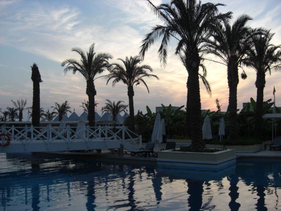 Pool in der Dämmerung Dobedan Exclusive Hotel And Spa
