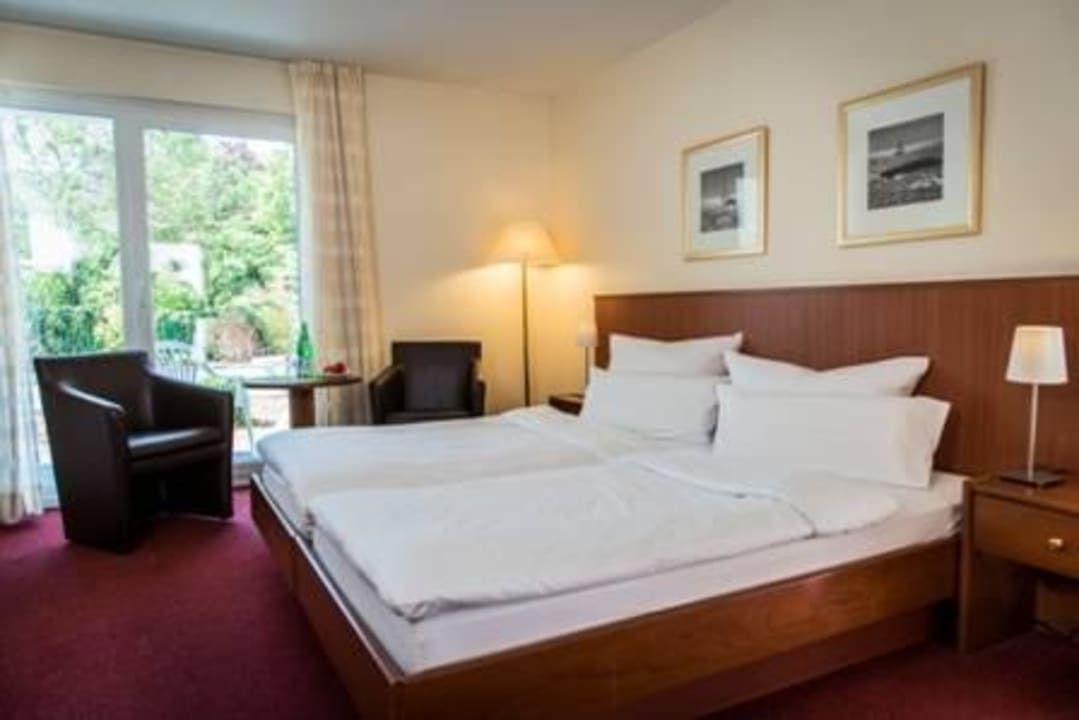 Zimmer mit Balkon  Hotel Hafen Büsum