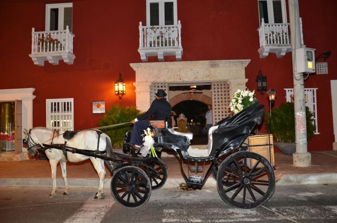 Carruajes en una boda GHL Hotel Armería Real