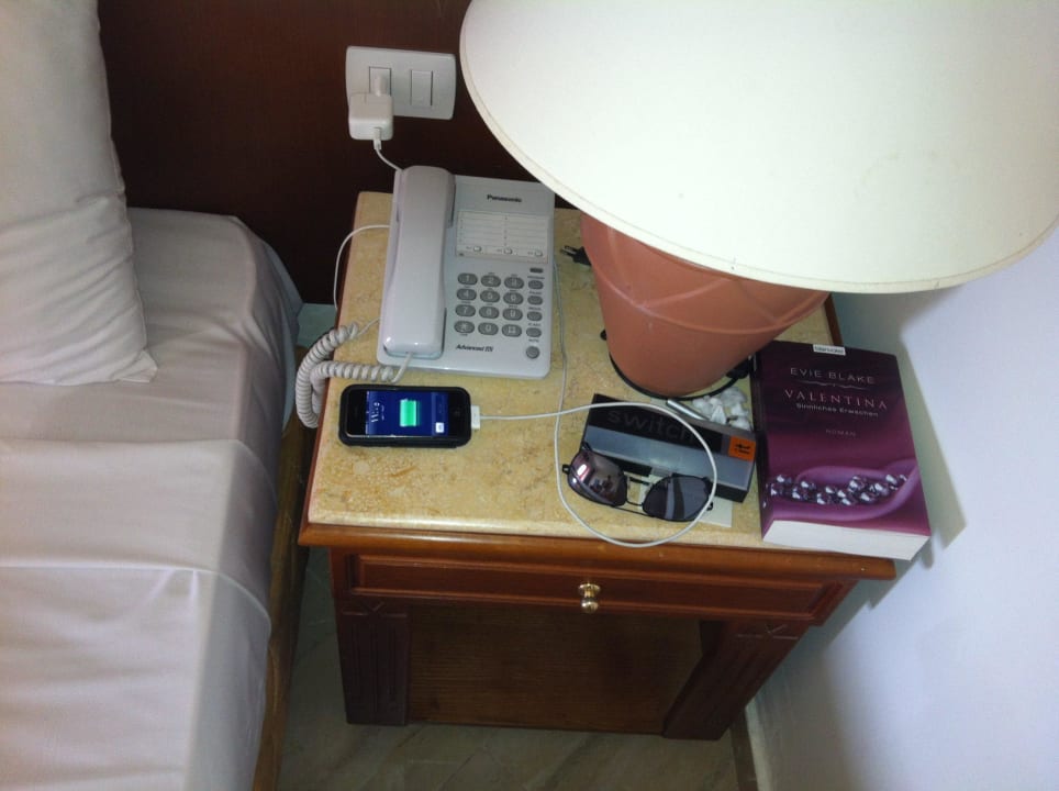 Der Putzmann kommt zum laden Malikia Resort Abu Dabbab