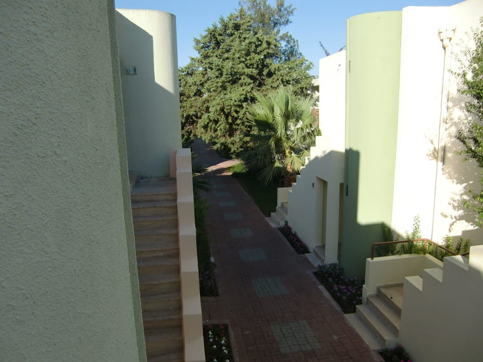 Vorder Ansicht.. hinten guckt an ins Grüne  VONRESORT Golden Beach