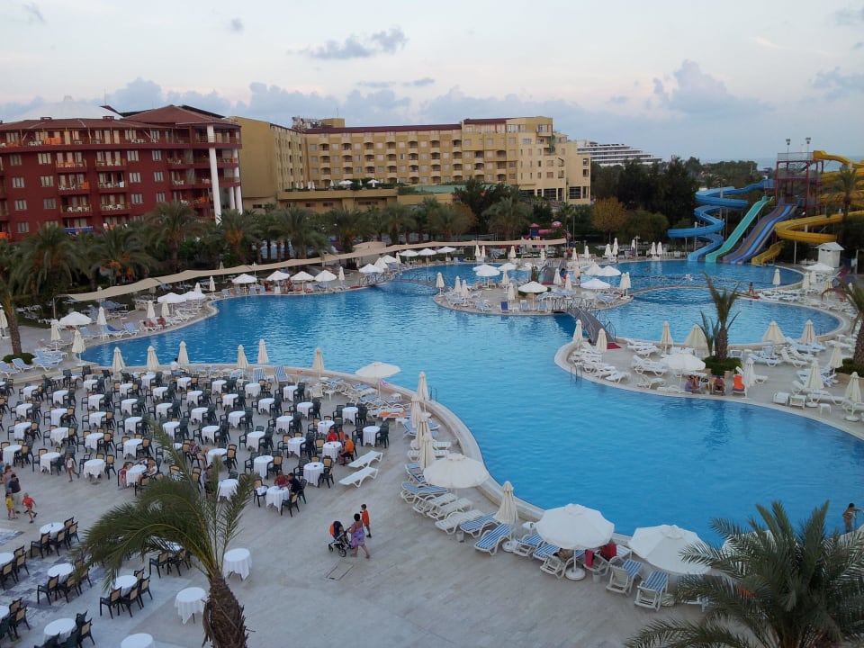 Blick auf den schönen Pool Selge Beach Resort