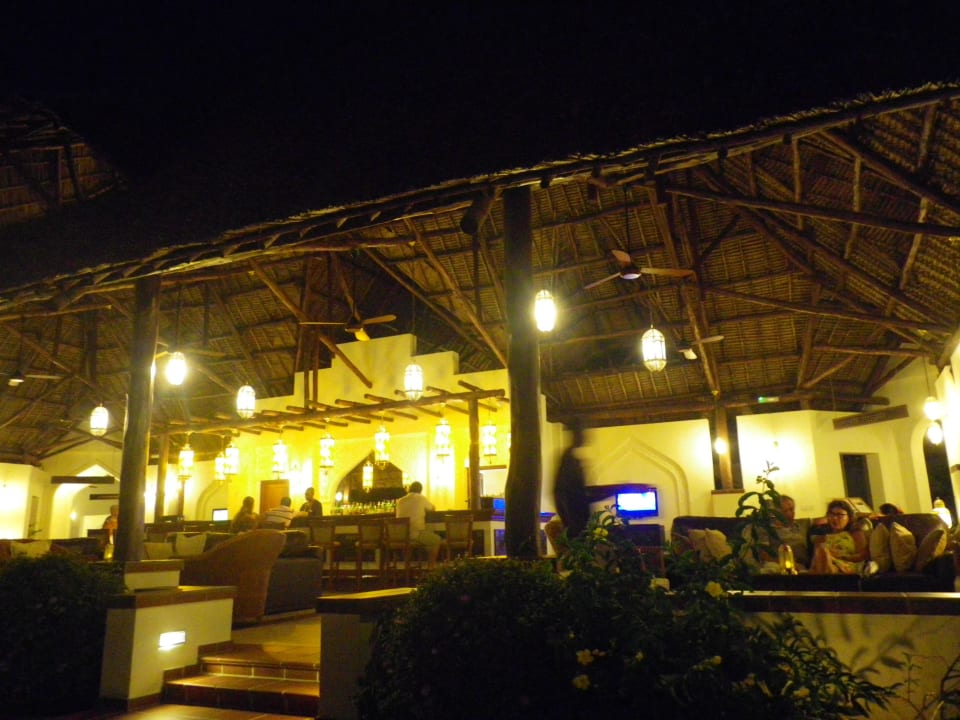 Zanzi-Bar am Abend Sea Cliff Resort & Spa