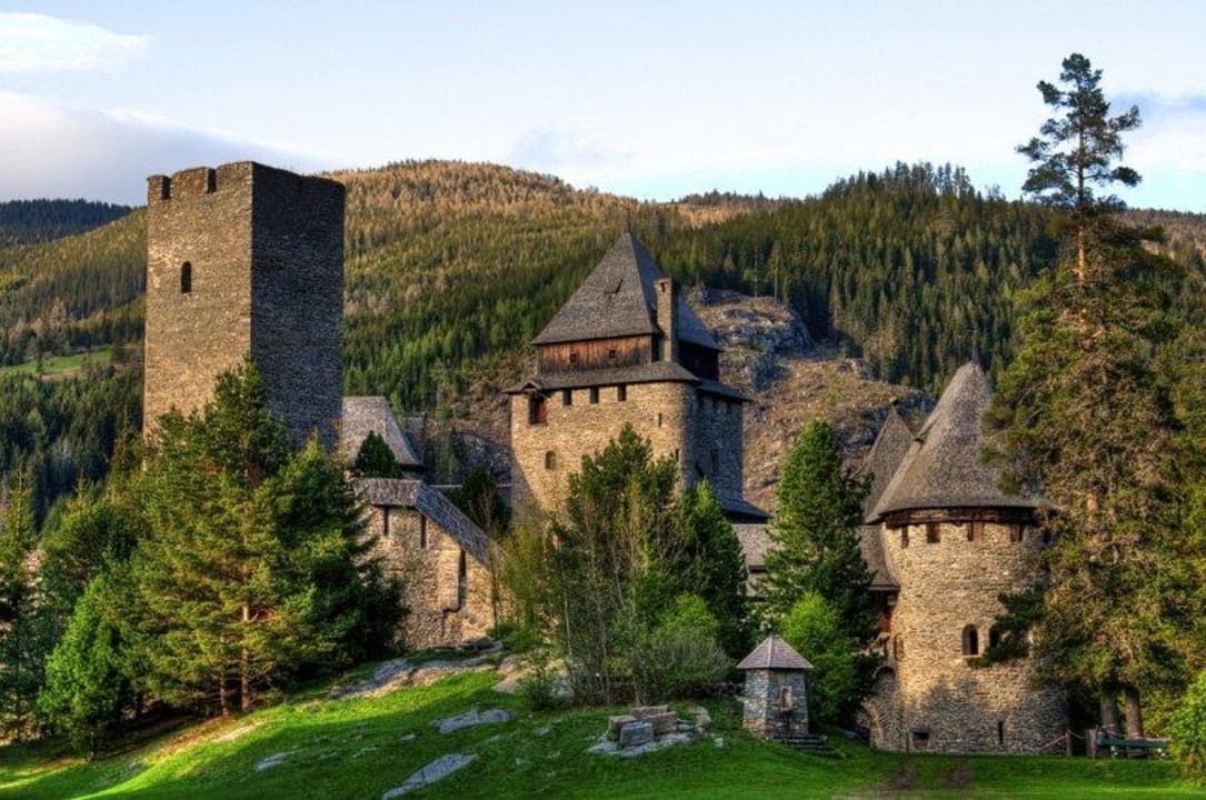 Blick von der Burgwiese Burg Finstergrün