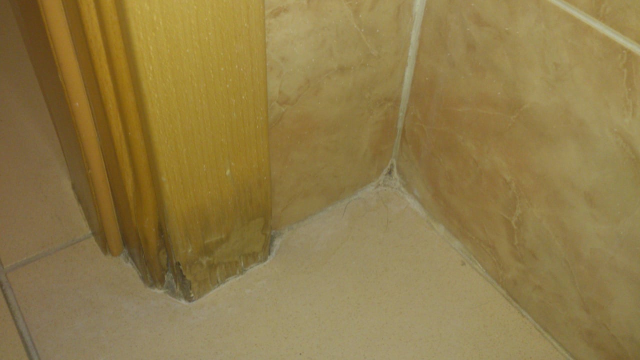 Schmutz im Bad  Grand Muthu Golf Plaza Hotel & Spa