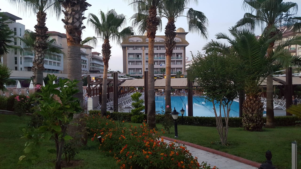 Hotel, Außenanlage und Pool Aydinbey Kings Palace & Spa