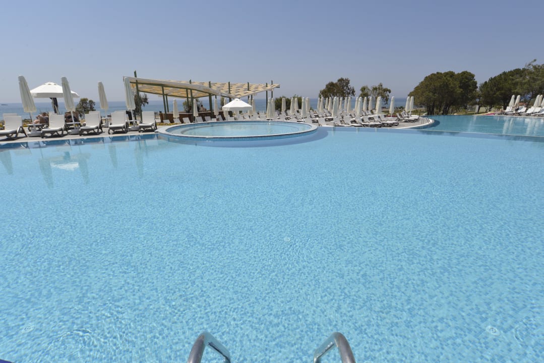 Adult endless pool Akra Sorgun Tui Blue Sensatori