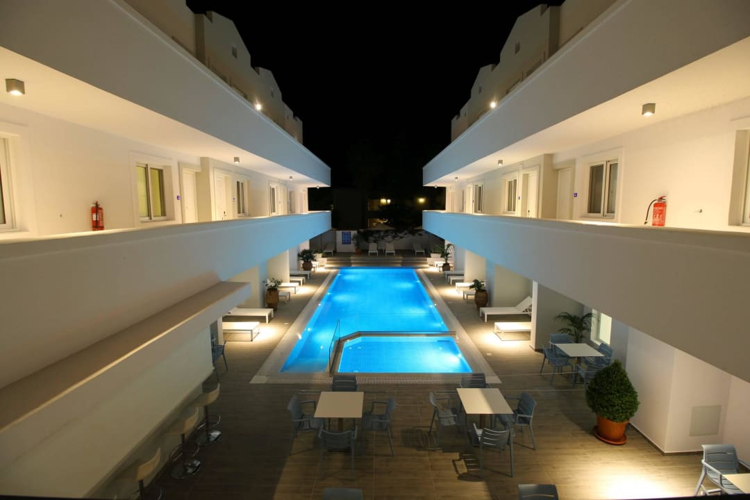 Der Innenhof Sentido More Meni Residence & Suites
