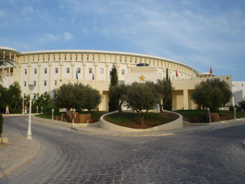 Auffahrt zum Haupteingang Medina Solaria & Thalasso