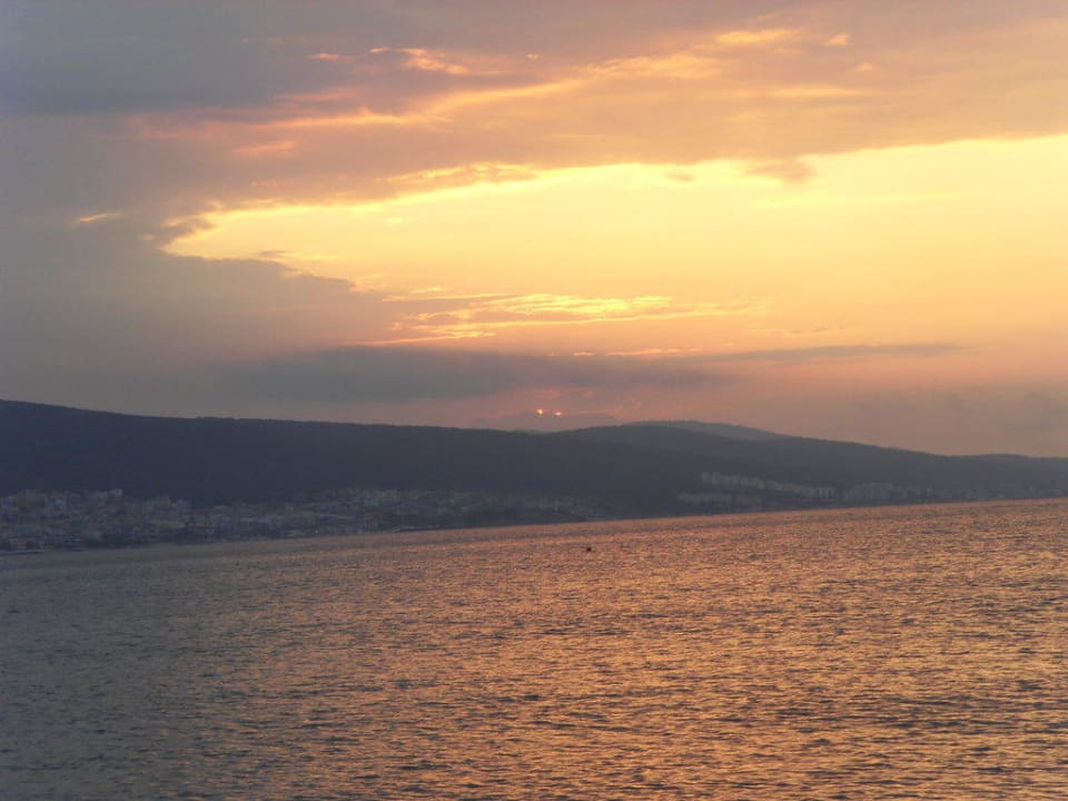 Sonnenaufgang - Blick vom Steg auf's Meer Hotel Diamond