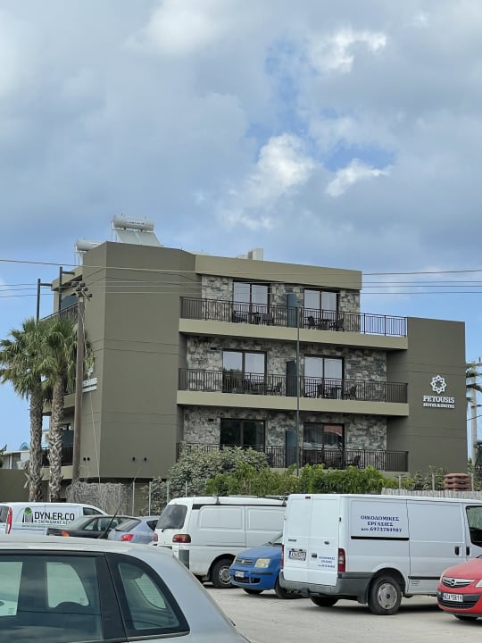 Außenansicht Petousis Hotel & Suites