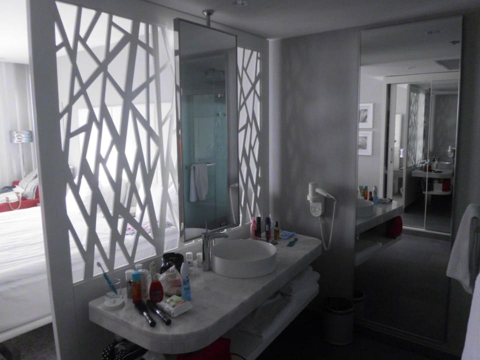 Alles sehr modern  The Sense Deluxe Hotel