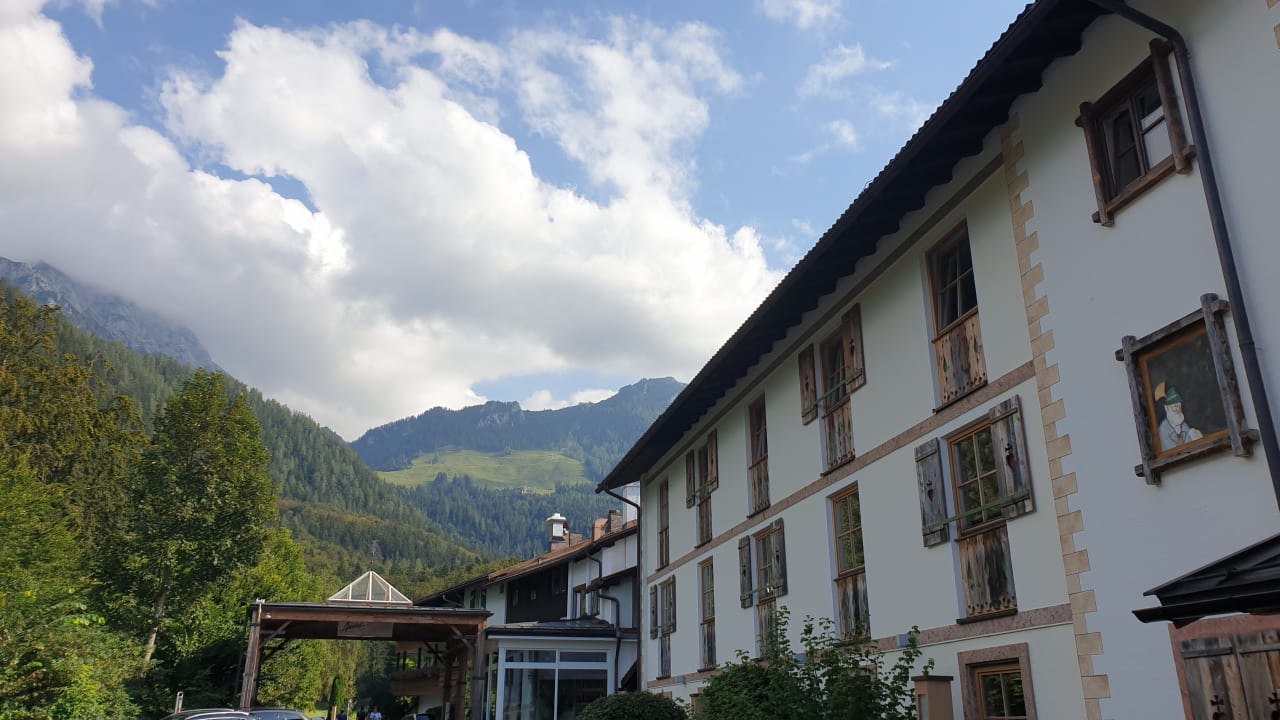 Außenansicht Alm- & Wellnesshotel Alpenhof