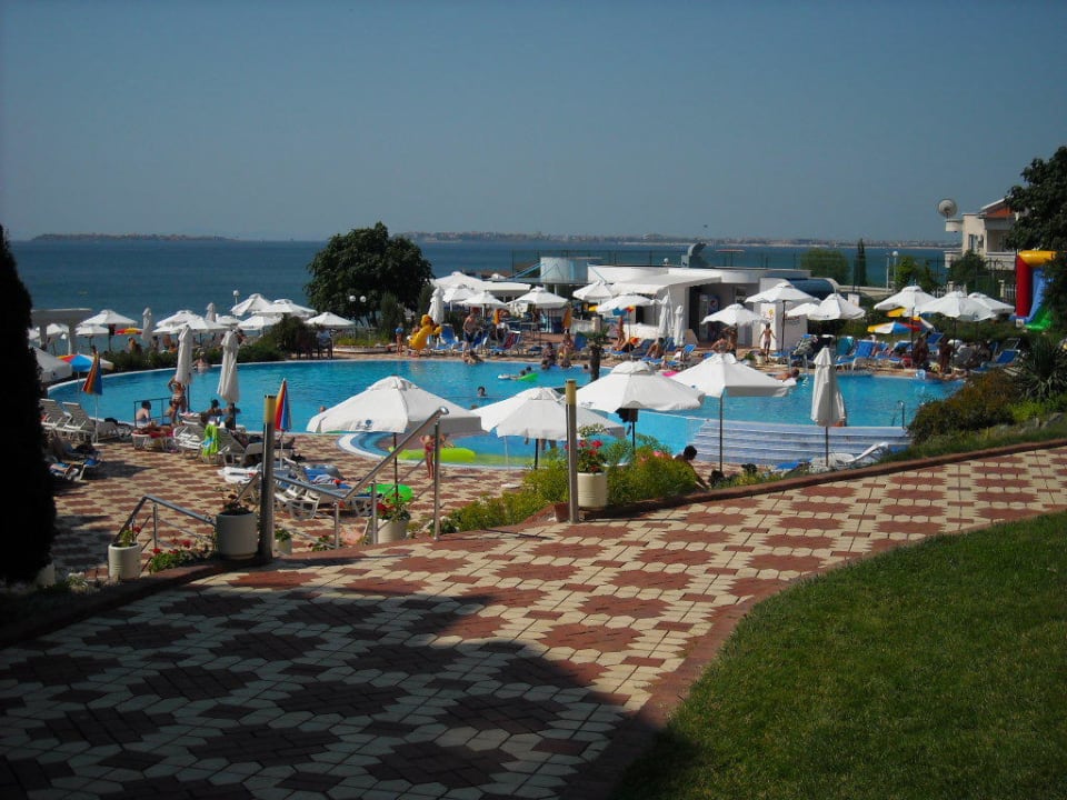 Poolanlage Hotel Sineva Beach