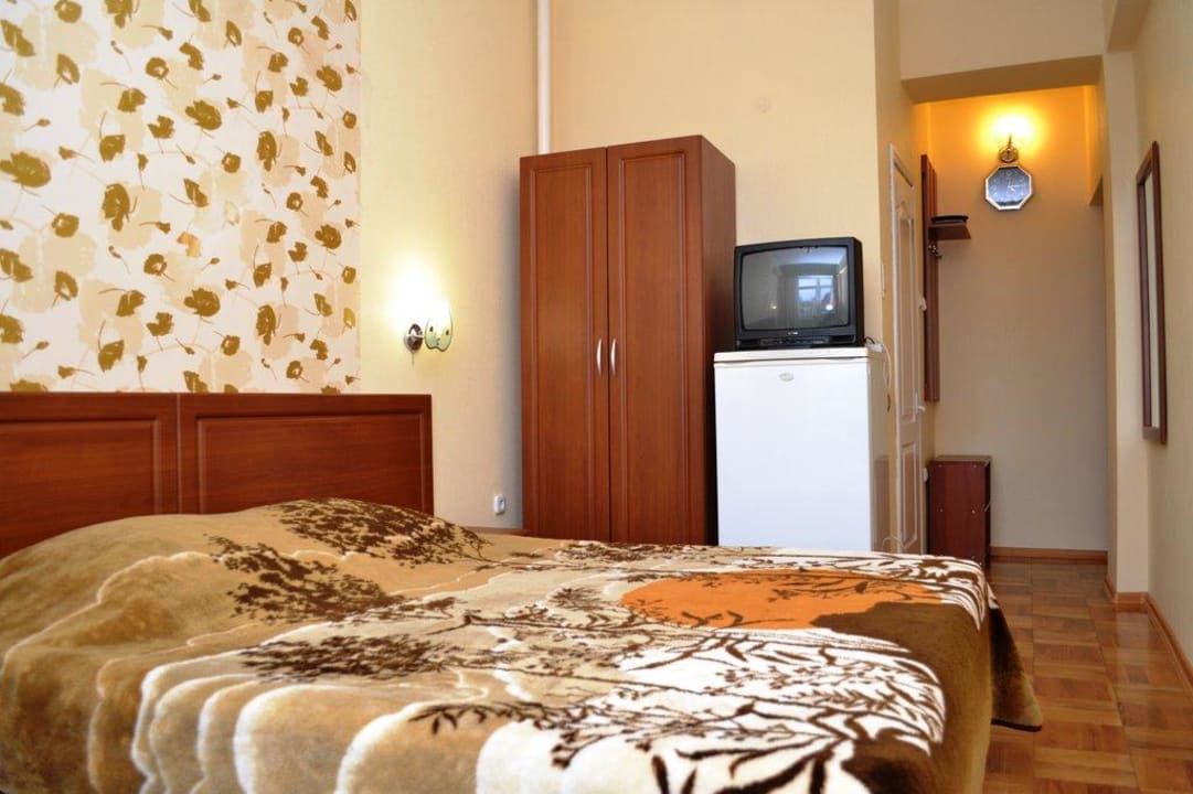 "Стандарт" № 22 Hotel Yakor / Отель Якорь