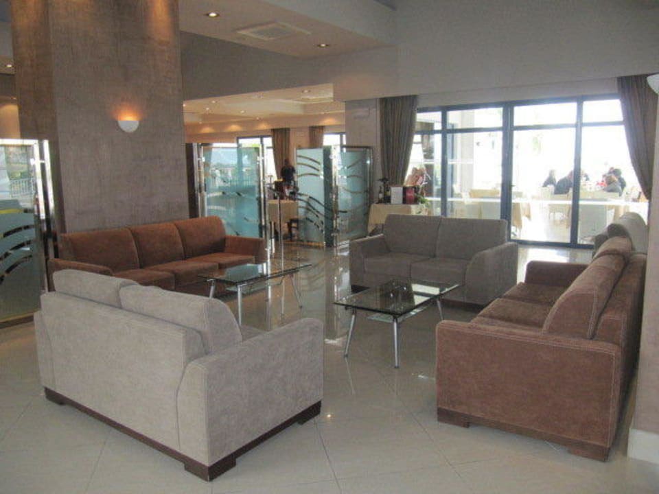 Lobby Hotel Lakitira Suites
