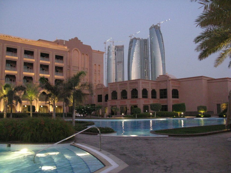 Pool am Westflügel Emirates Palace Mandarin Oriental