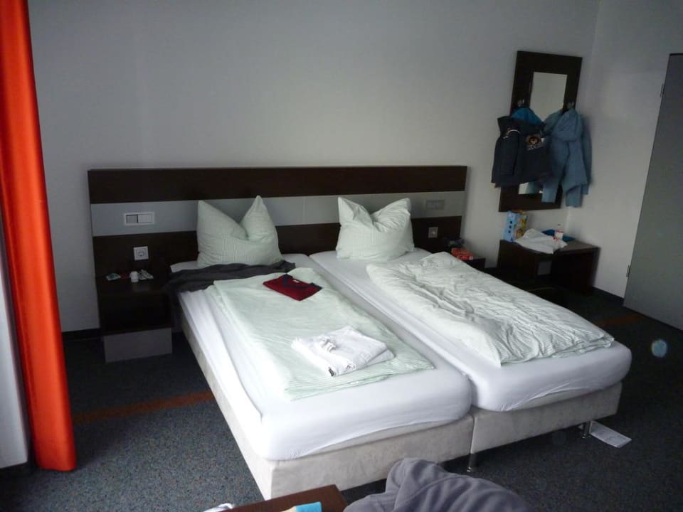 Familienzimmer-Doppelbett Jugendherberge Köln Riehl