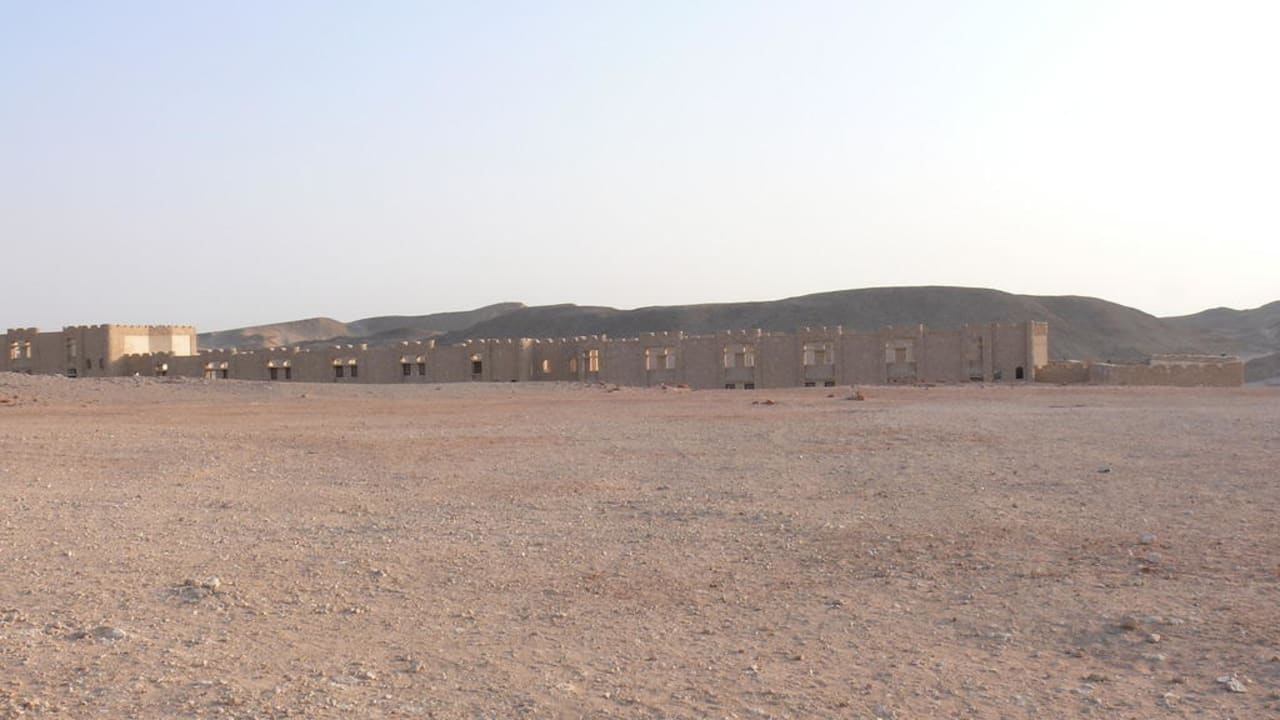 Personalgebäude neben Tennisplatz Pickalbatros Citadel Resort