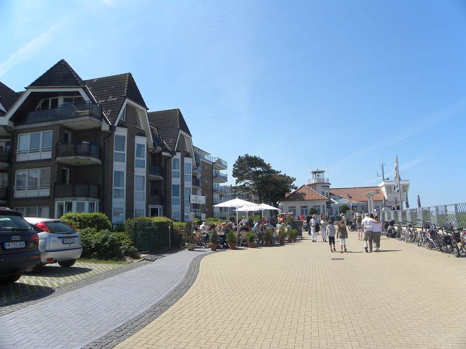 Blick auf Hotel von der Promenade aus Residenz Meeresbrandung