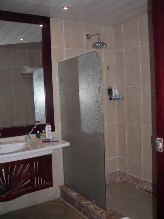 Großes Bad mit Dusche Sentido Caribbean World Soma Bay