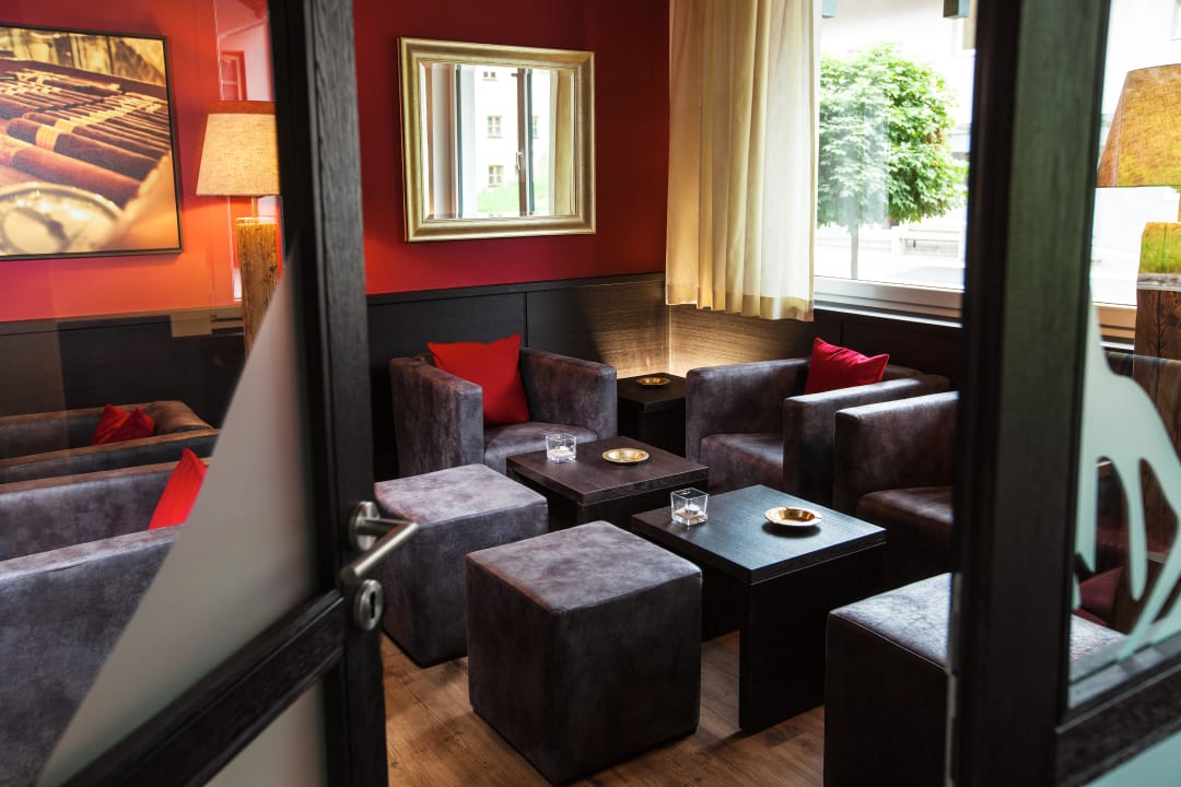Raucher-Lounge funkenflug Waidringer Hof · 1. Tiroler Glückshotel
