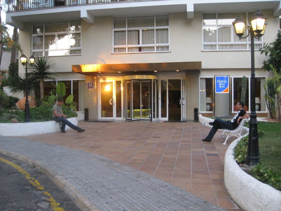 Eingang des Hotels Aubamar Bali