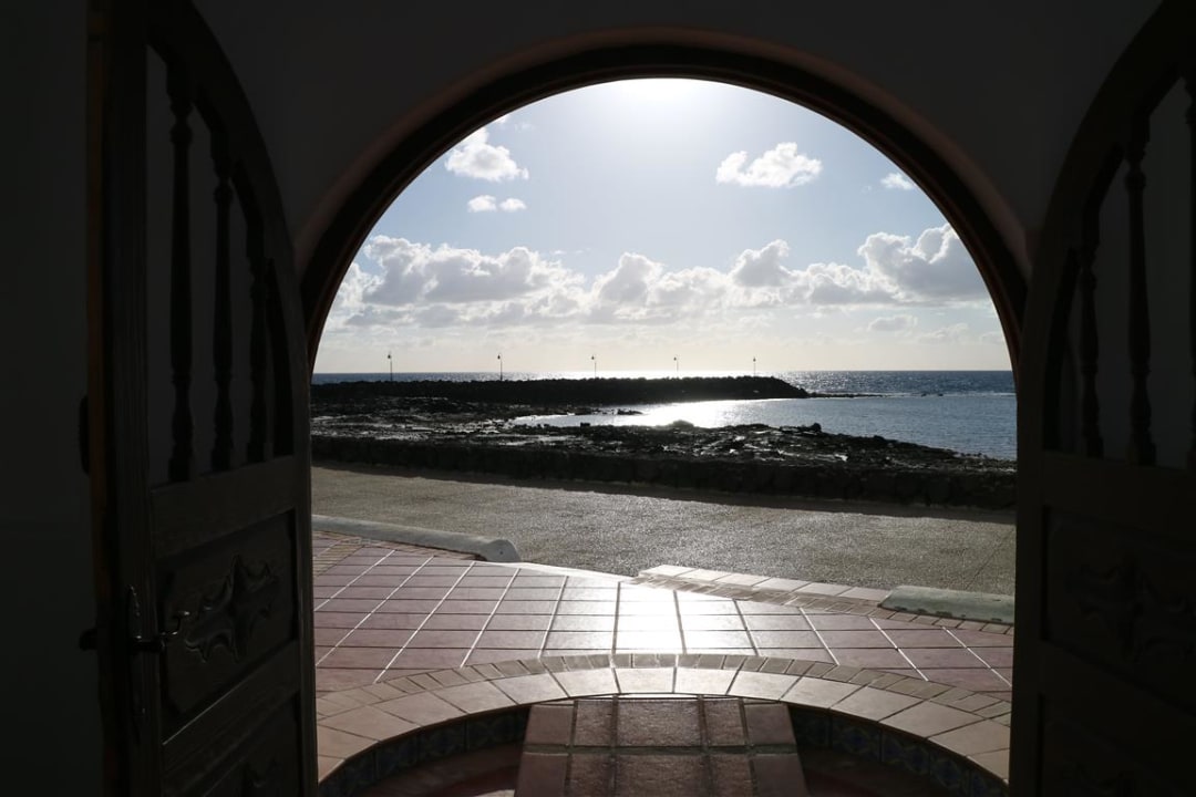 Ausgang zur Strandpromenade Hotel Sands Beach Resort