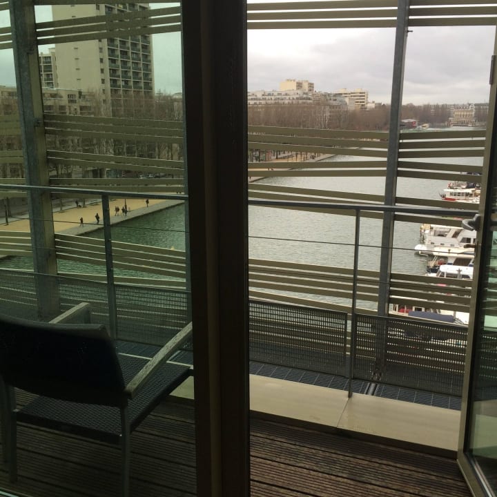 Kamer 602, zicht op kanaal Holiday Inn Express Paris Canal de la Villette