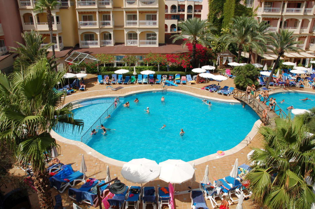 Blick auf einen Teil des Pools Zafiro Bahia
