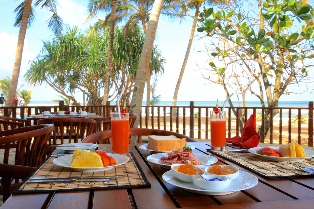 Beachside Dining Whispering Palms Hotel