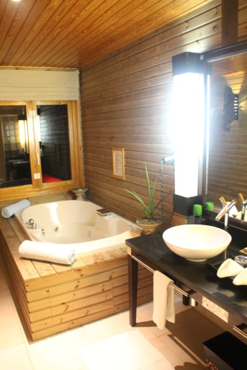Jacuzzi Komandoo Island Resort & Spa - Adults only
