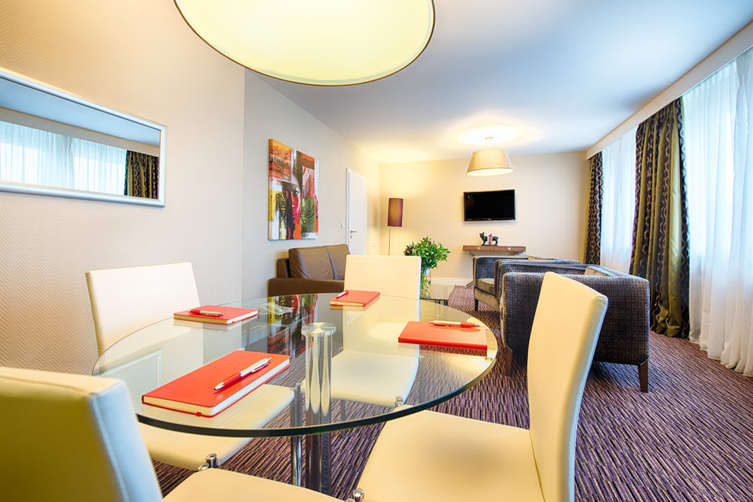 Lobby Leonardo Hotel Hamburg Elbbrücken