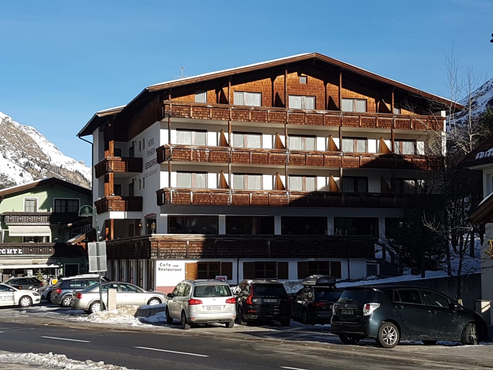 Vom Gletscher kommend Außenansicht Hotel Zirbenhof