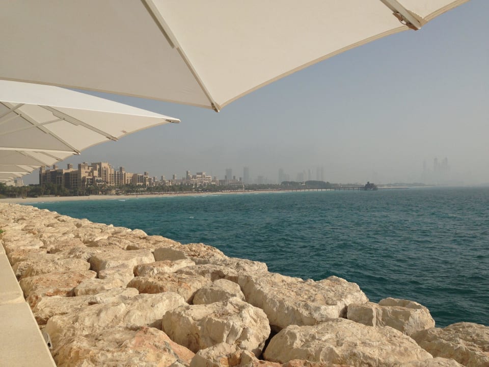 Blick vom Pool zum Festland Burj Al Arab