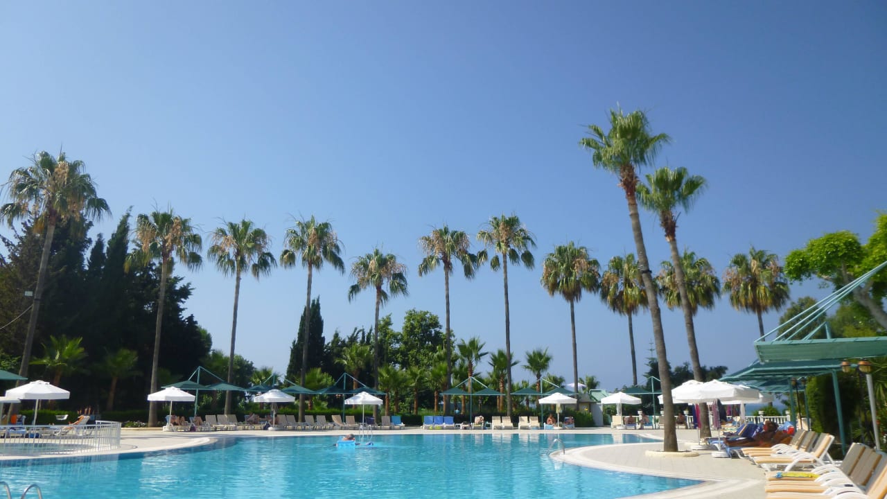 Schöner Pool Iz Flower Side Beach Hotel