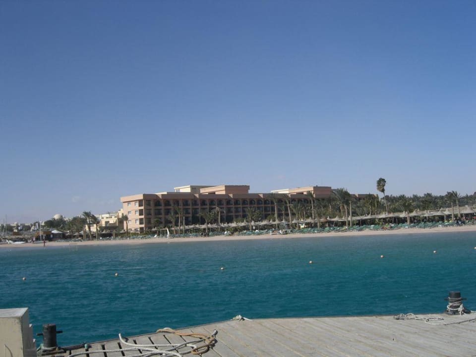 Strand aus Sicht des Stegs Giftun Azur Resort