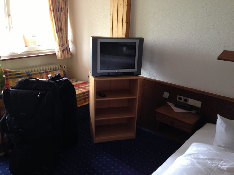 TV-Regal Hotel Hirschen